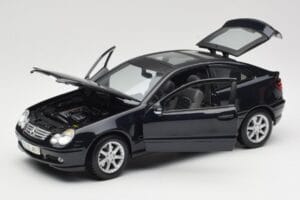 Mercedes C-Class Sports Coupe CL203 Blue Maisto 1:18 B66962124 Diecast — photo 2 of 8