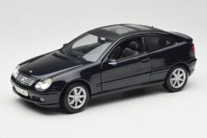 Mercedes C-Class Sports Coupe CL203 Blue Maisto 1:18 B66962124 Diecast