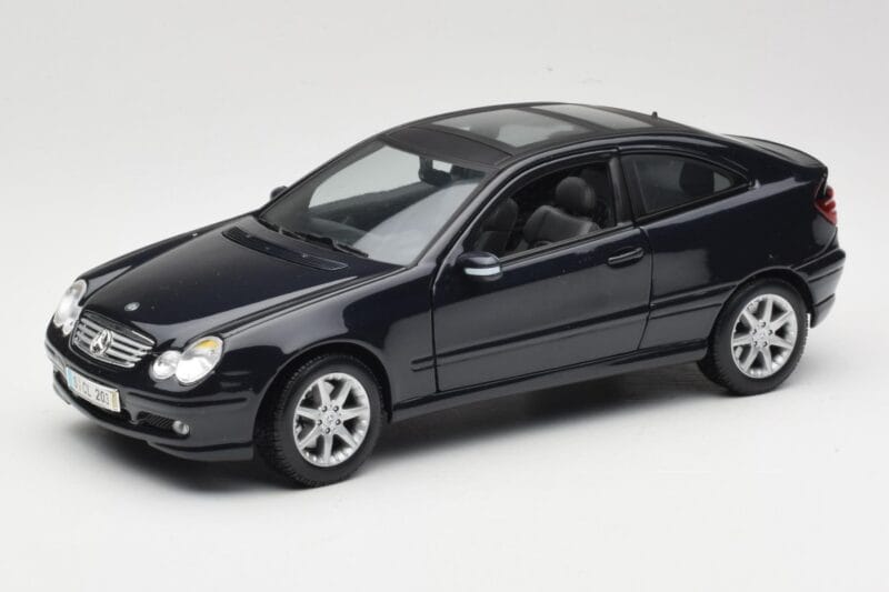 Mercedes C-Class Sports Coupe CL203 Blue Maisto 1:18 B66962124 Diecast