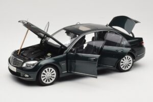 Mercedes C-Class W204 Avantgarde Dark Green AUTOart 1:18 B66962366 Diecast — photo 3 of 8