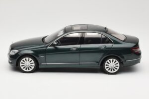 Mercedes C-Class W204 Avantgarde Dark Green AUTOart 1:18 B66962366 Diecast — photo 4 of 8