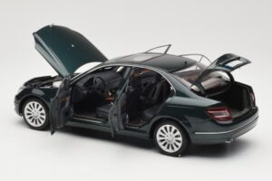 Mercedes C-Class W204 Avantgarde Dark Green AUTOart 1:18 B66962366 Diecast — photo 5 of 8