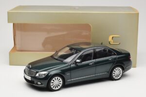 Mercedes C-Class W204 Avantgarde Dark Green AUTOart 1:18 B66962366 Diecast — photo 8 of 8