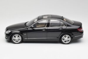 Mercedes C-Class W204 Avantgarde Obsidian Black AUTOart 1:18 76264-R1 Diecast — photo 4 of 8