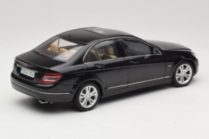 Mercedes C-Class W204 Obsidian Black AUTOart 1:18 B66962367 Diecast — photo 3 of 8