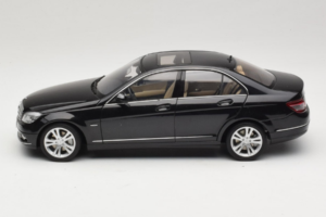 Mercedes C-Class W204 Obsidian Black AUTOart 1:18 B66962367 Diecast — photo 4 of 8