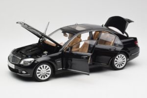Mercedes C-Class W204 Obsidian Black AUTOart 1:18 B66962365 Diecast — photo 2 of 8