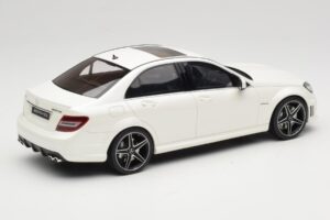 Mercedes C63 AMG W204 Diamond White GT Spirit 1:18 GT928 Resin — photo 2 of 6