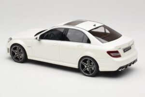 Mercedes C63 AMG W204 Diamond White GT Spirit 1:18 GT928 Resin — photo 5 of 6
