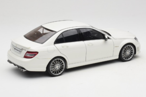 Mercedes AMG C63 W204 White AUTOart 1:18 72674-R1 Diecast — photo 3 of 8