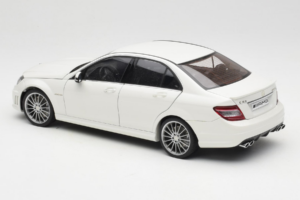 Mercedes AMG C63 W204 White AUTOart 1:18 72674-R1 Diecast — photo 7 of 8
