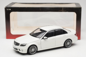 Mercedes AMG C63 W204 White AUTOart 1:18 72674-R1 Diecast — photo 8 of 8