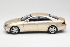 Mercedes CLS C219 Light Beige Gold Kyosho 1:18 08401LBE Diecast — photo 4 of 8
