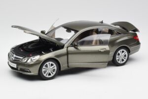 Mercedes E-Class Coupe C207 Titanite Grey Metallic Minichamps 1:18 B66962419 Diecast — photo 2 of 8