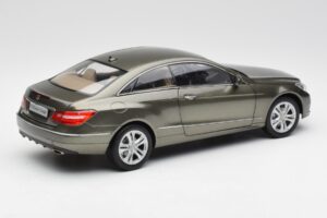 Mercedes E-Class Coupe C207 Titanite Grey Metallic Minichamps 1:18 B66962419 Diecast — photo 3 of 8