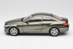 Mercedes E-Class Coupe C207 Titanite Grey Metallic Minichamps 1:18 B66962419 Diecast — photo 4 of 8