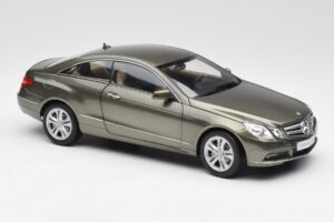 Mercedes E-Class Coupe C207 Titanite Grey Metallic Minichamps 1:18 B66962419 Diecast — photo 6 of 8