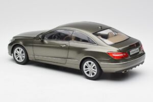 Mercedes E-Class Coupe C207 Titanite Grey Metallic Minichamps 1:18 B66962419 Diecast — photo 7 of 8