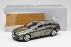 Mercedes E-Class Coupe C207 Titanite Grey Metallic Minichamps 1:18 B66962419 Diecast — photo 8 of 8