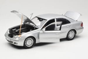 Mercedes E-Class W211 Silver Kyosho 1:18 B66962146 Diecast — photo 2 of 8