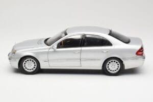 Mercedes E-Class W211 Silver Kyosho 1:18 B66962146 Diecast — photo 4 of 8