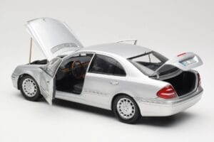 Mercedes E-Class W211 Silver Kyosho 1:18 B66962146 Diecast — photo 5 of 8
