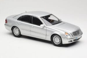 Mercedes E-Class W211 Silver Kyosho 1:18 B66962146 Diecast — photo 6 of 8