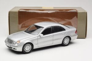 Mercedes E-Class W211 Silver Kyosho 1:18 B66962146 Diecast — photo 8 of 8