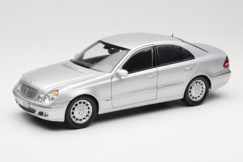 Mercedes E-Class W211 Silver Kyosho 1:18 B66962146 Diecast