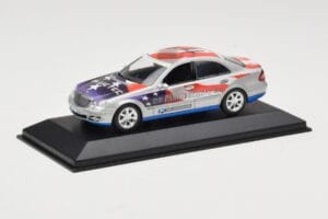 Mercedes E-Class W211 #11 Bluetec Paris-Beijing 2006 Minichamps 1:43 B66962267-R Diecast — photo 2 of 4