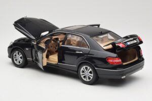 Mercedes E-Class W211 Black Maisto 1:18 31172 Diecast — photo 5 of 8