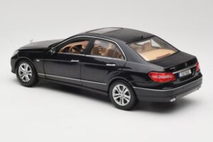 Mercedes E-Class W211 Black Maisto 1:18 31172 Diecast — photo 7 of 8