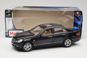 Mercedes E-Class W211 Black Maisto 1:18 31172 Diecast — photo 8 of 8