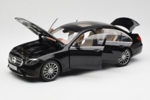 Mercedes E-Class W213 Obsidian Black iScale 1:18 B66960380 Diecast — photo 2 of 8