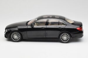 Mercedes E-Class W213 Obsidian Black iScale 1:18 B66960380 Diecast — photo 4 of 8