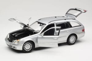 Mercedes E320 T-Modell S210 Elegance Silver Kyosho 1:18 B66962166 Diecast — photo 2 of 8