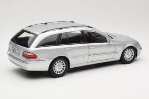 Mercedes E320 T-Modell S210 Elegance Silver Kyosho 1:18 B66962166 Diecast — photo 3 of 8