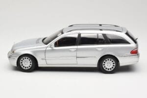 Mercedes E320 T-Modell S210 Elegance Silver Kyosho 1:18 B66962166 Diecast — photo 4 of 8