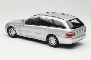 Mercedes E320 T-Modell S210 Elegance Silver Kyosho 1:18 B66962166 Diecast — photo 7 of 8