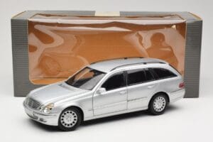 Mercedes E320 T-Modell S210 Elegance Silver Kyosho 1:18 B66962166 Diecast — photo 8 of 8