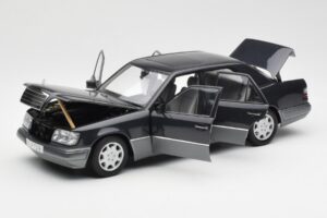 Mercedes E320 W124 Nautik Blue Metallic Dealer Edition AUTOart 1:18 B66040508 Diecast — photo 2 of 8