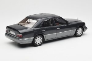 Mercedes E320 W124 Nautik Blue Metallic Dealer Edition AUTOart 1:18 B66040508 Diecast — photo 3 of 8