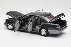 Mercedes E320 W124 Nautik Blue Metallic Dealer Edition AUTOart 1:18 B66040508 Diecast — photo 5 of 8