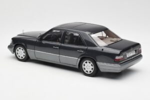 Mercedes E320 W124 Nautik Blue Metallic Dealer Edition AUTOart 1:18 B66040508 Diecast — photo 7 of 8