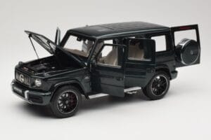 Mercedes G 63 AMG W463 Green Metallic Minichamps 1:18 110037066 Diecast — photo 2 of 8