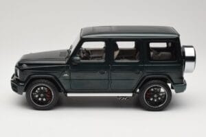 Mercedes G 63 AMG W463 Green Metallic Minichamps 1:18 110037066 Diecast — photo 4 of 8