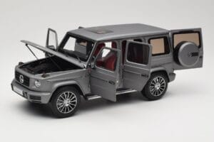 Mercedes G-Class G500 W463A Designo Platinum Magno Minichamps 1:18 B66960811 Diecast — photo 2 of 8
