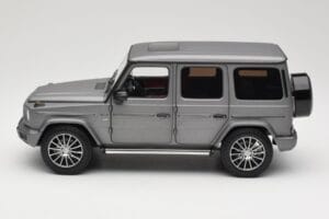 Mercedes G-Class G500 W463A Designo Platinum Magno Minichamps 1:18 B66960811 Diecast — photo 4 of 8