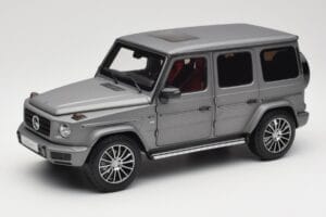 Mercedes G-Class G500 W463A Designo Platinum Magno Minichamps 1:18 B66960811 Diecast