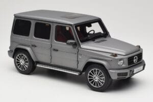 Mercedes G-Class G500 W463A Designo Platinum Magno Minichamps 1:18 B66960811 Diecast — photo 6 of 8
